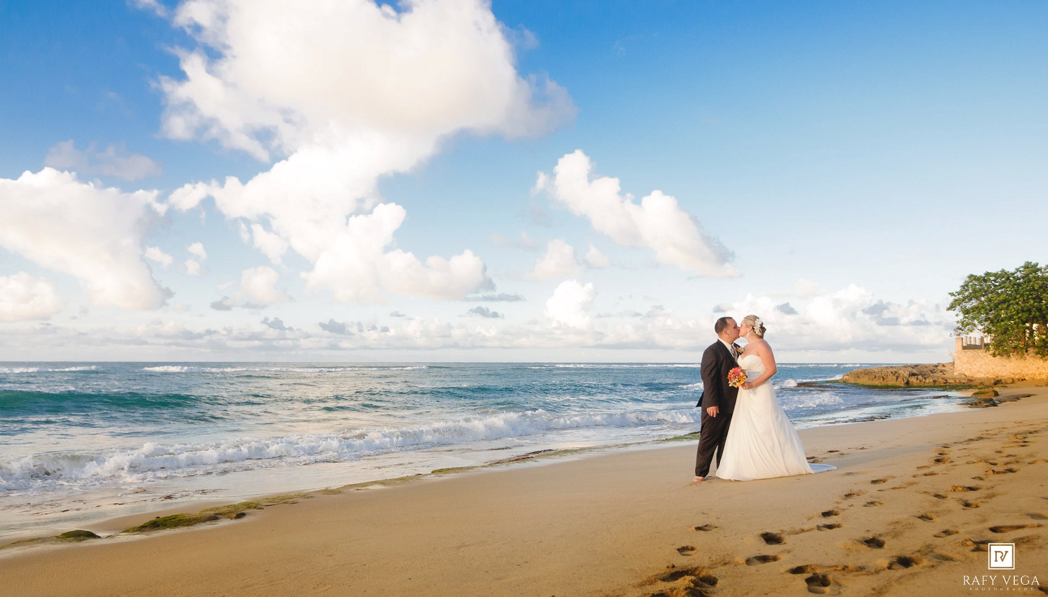 Villa Montaña Beach Resort Wedding - Puerto Rico - Evelina - Roberto